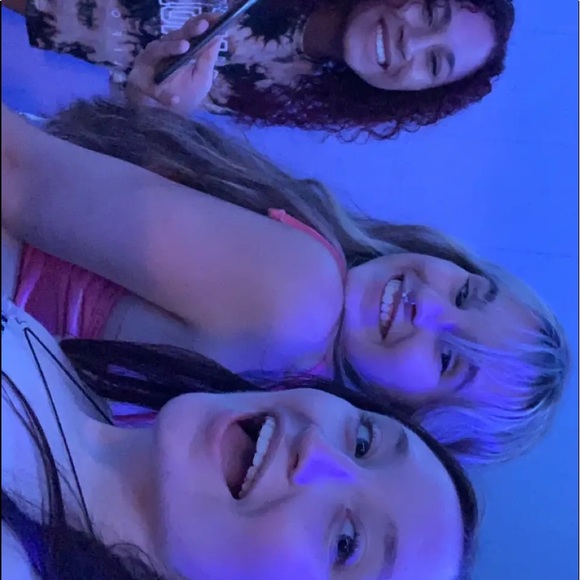 Meet your Posher, Arianna - Picture 2 of 6